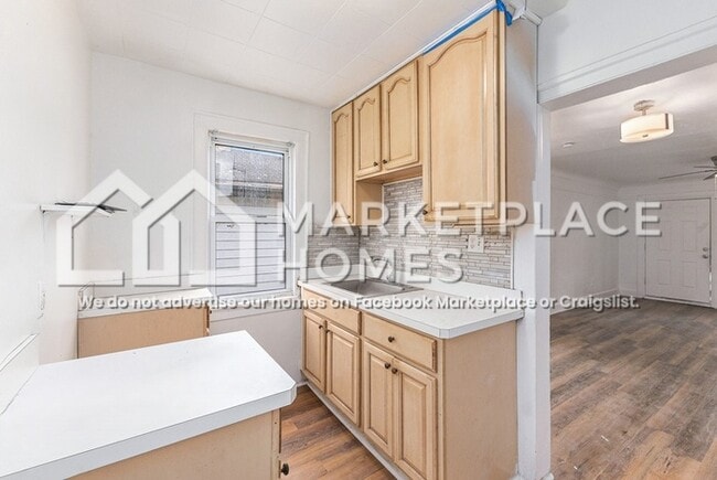 Building Photo - 6065 Plainview Ave