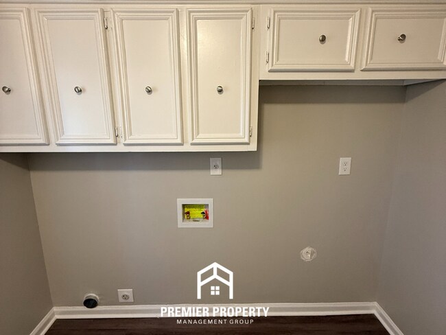 Building Photo - 4627 Chelwood Dr