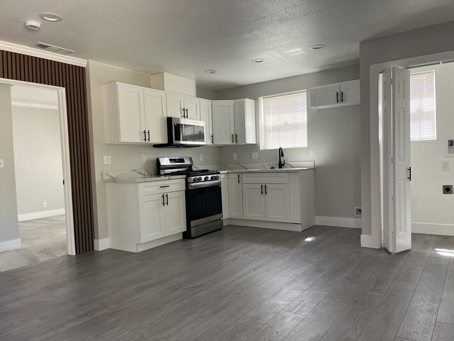 Building Photo - 504 Bryden Way