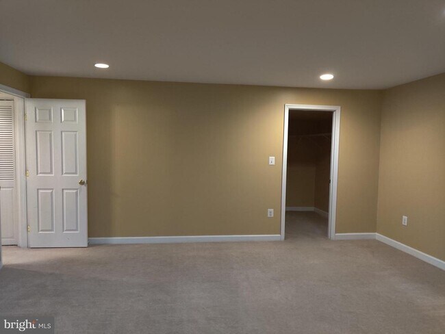Building Photo - 8400 Hessian Hill Ct
