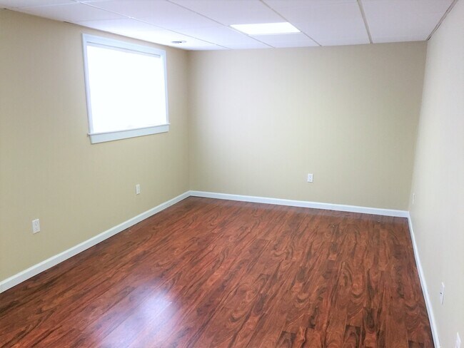 Building Photo - COMING SOON - GORGEOUS - LAKE BRADDOCK