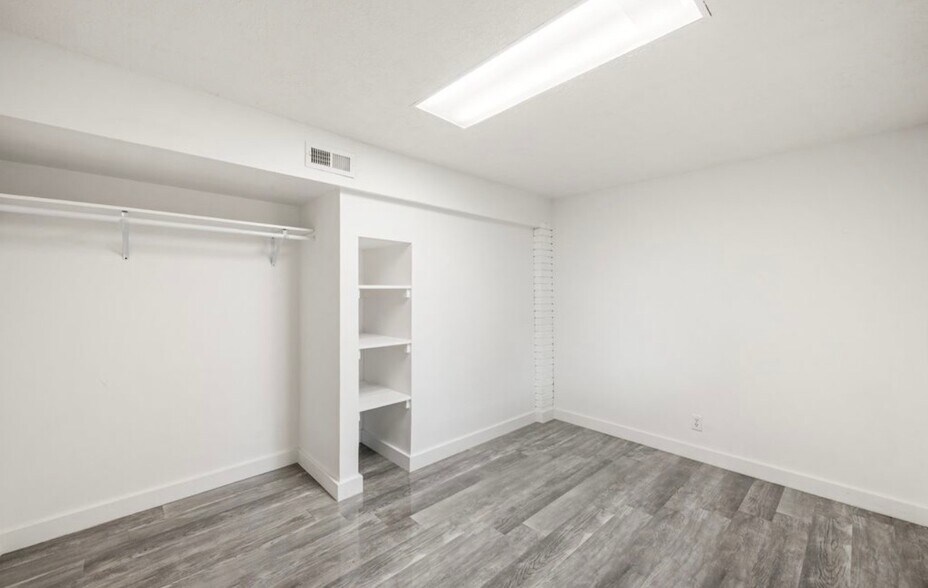 Building Photo - 140 W 8710 S