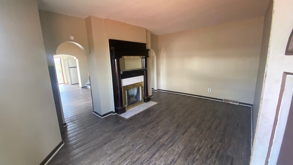 Building Photo - 4829 Lougean Ave