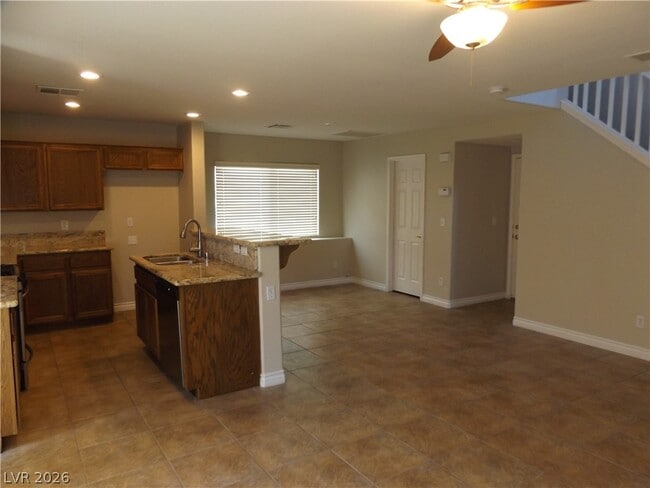 Building Photo - 6467 Karlsen Ct