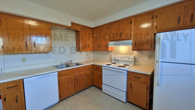 Building Photo - 1531 E Knollwood Cir