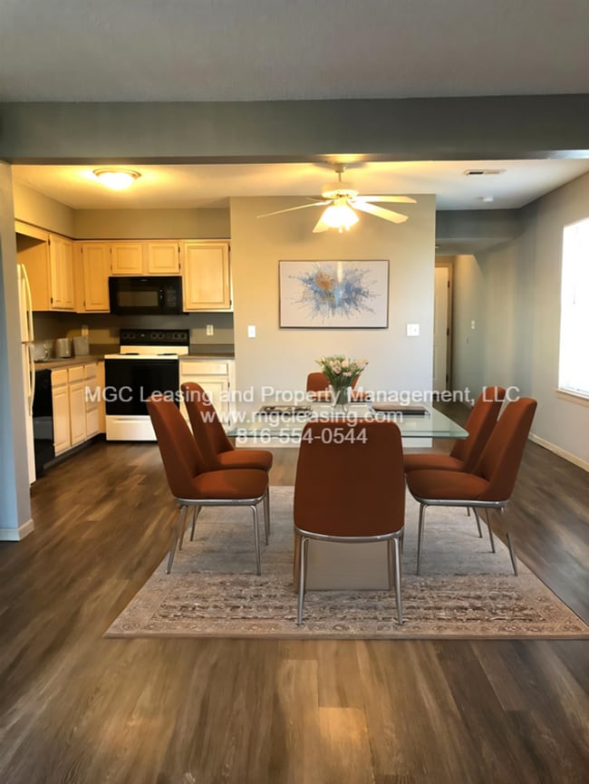 Building Photo - SOUTH GARDEN TOWNHOMES - Beautiful Master w/ en suite!