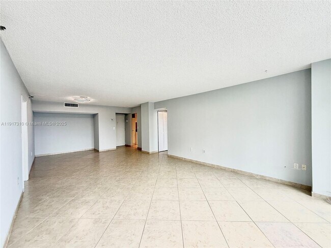 Building Photo - 20505 E Country Club Dr