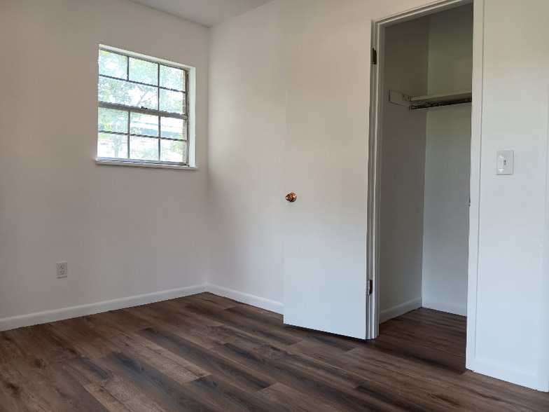 Building Photo - 252 Sanders Rd