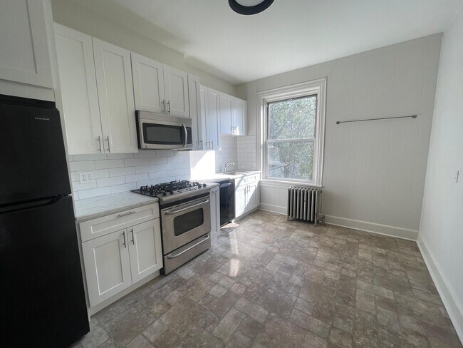 Building Photo - 27 48th St