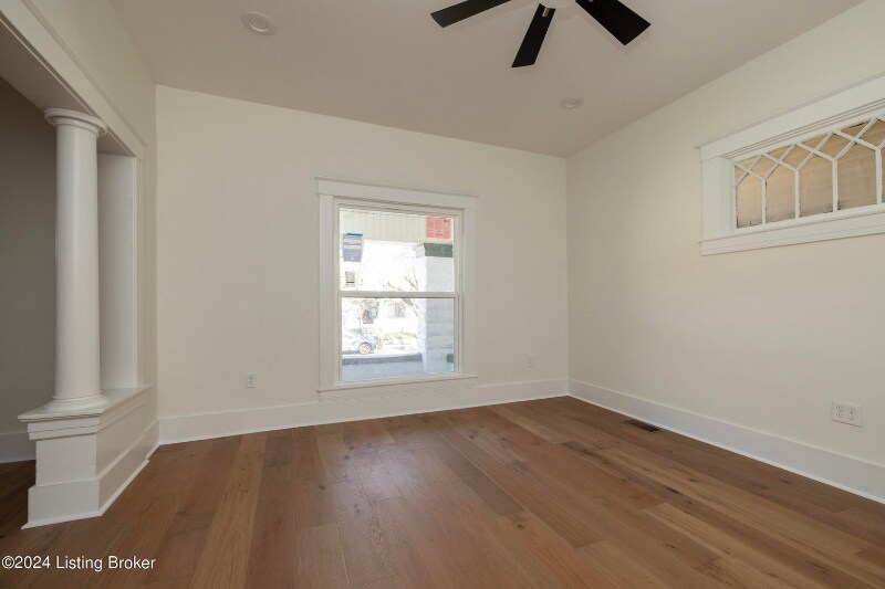 Building Photo - 426 E Oak St