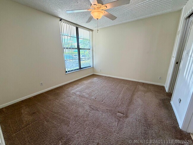 Building Photo - 6 Royal Palm Way