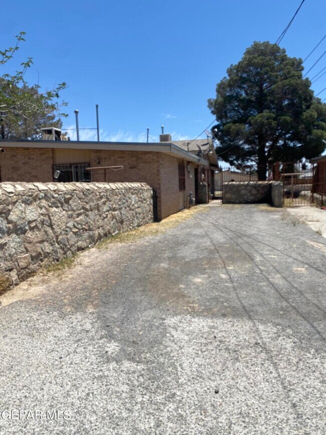 Primary Photo - 8913 Ankerson St