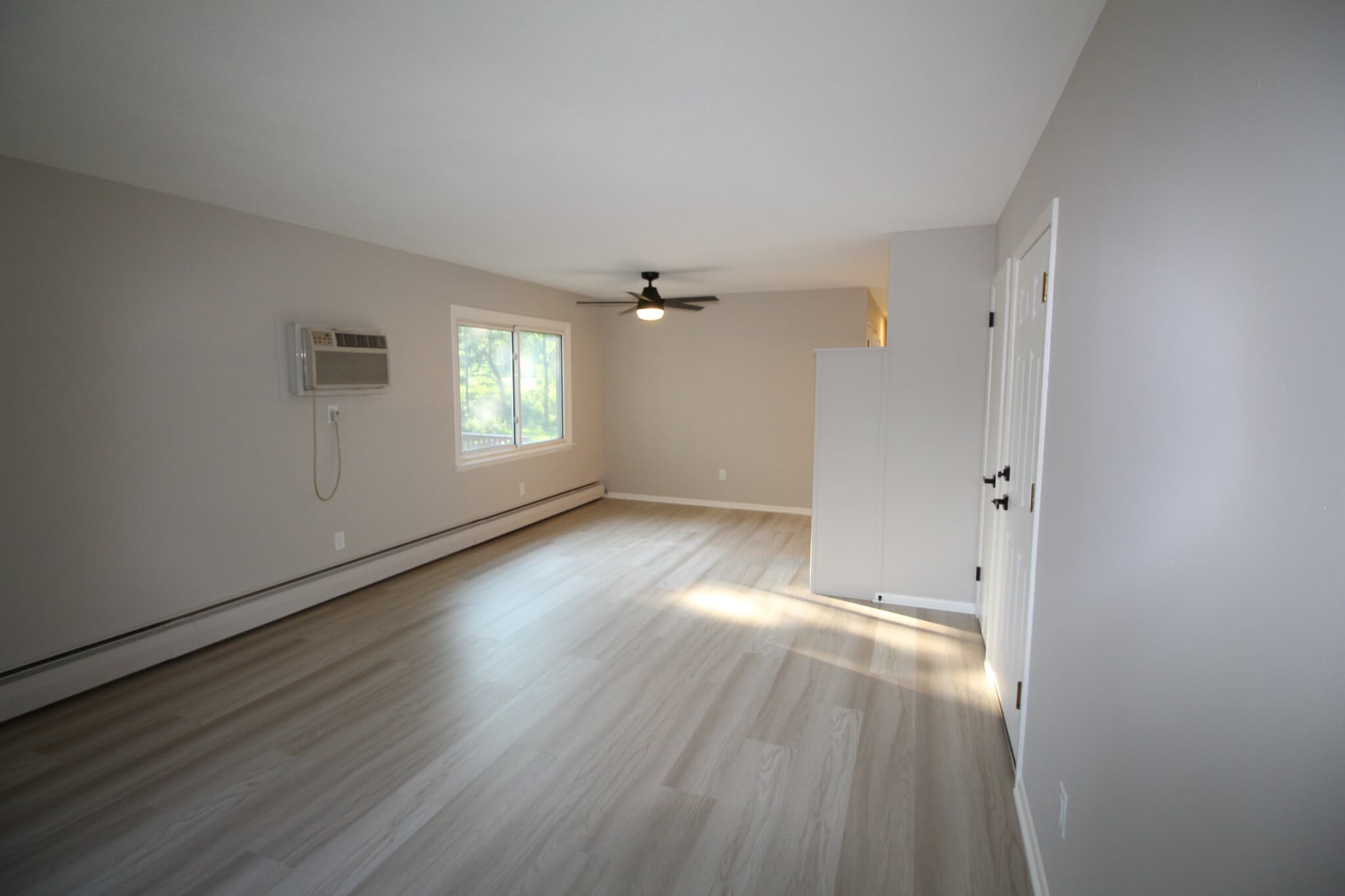 Dinning Room - 630 W 1st St