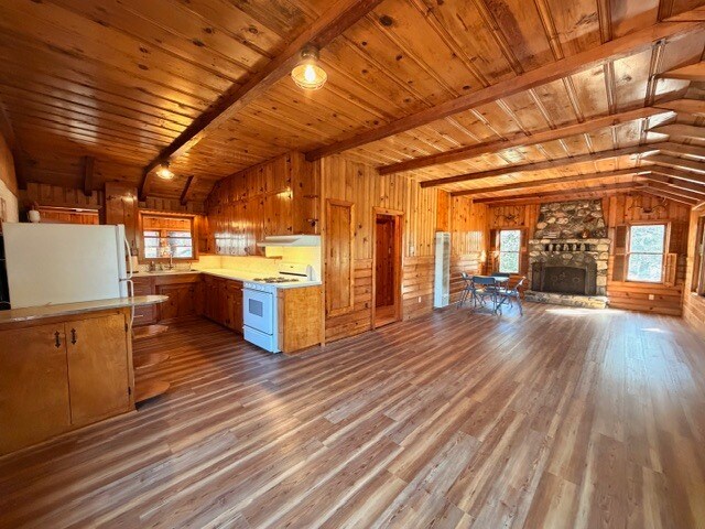Building Photo - 6009 Manzanita Ave