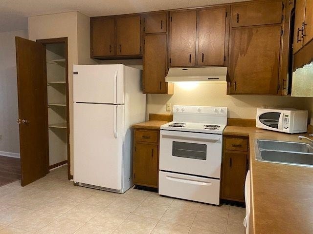 Building Photo - 2025 Pat's Pl