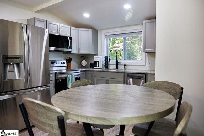 Building Photo - 4 Lindberg Ave