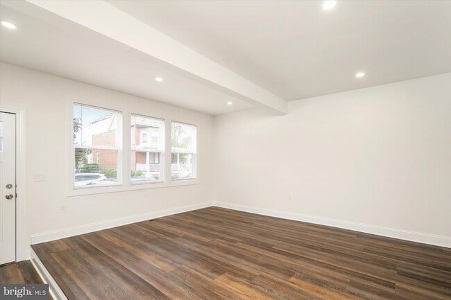 Building Photo - 656 Schiller Ave