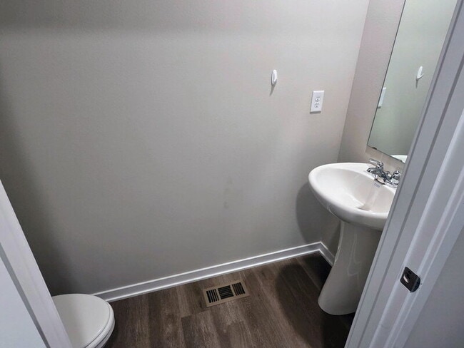 Building Photo - 655 NW Williamsburg Ln