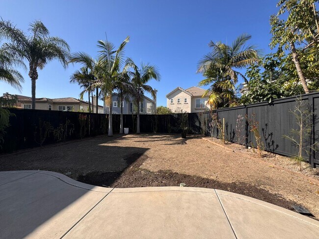 Building Photo - Stylish Renovated Home with Garage & Priva...