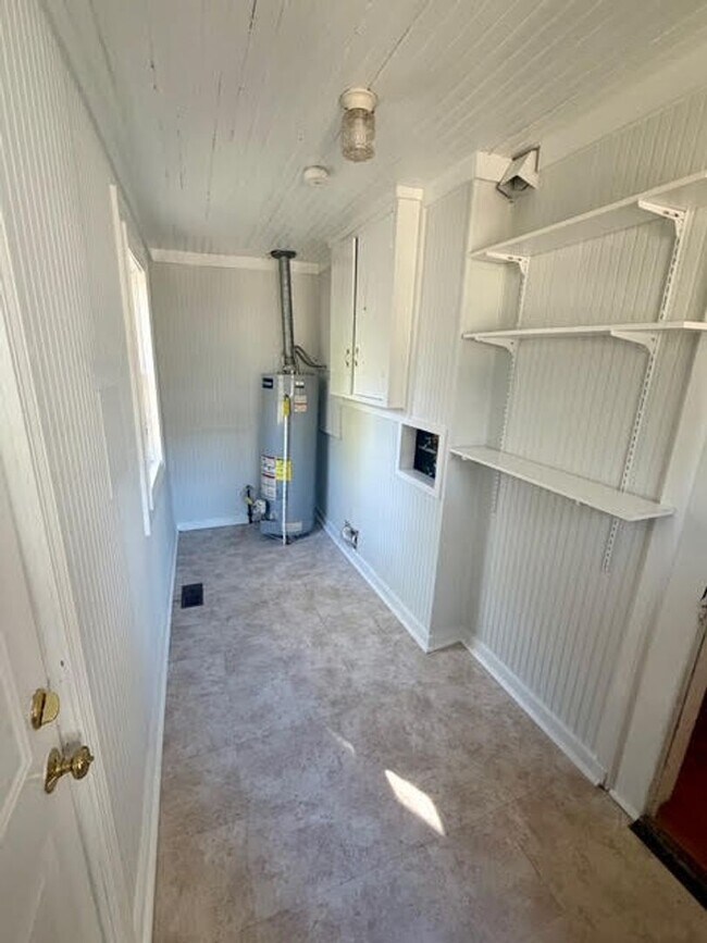 Building Photo - Charming 4BR/2BA House w/ Fenced back yard!