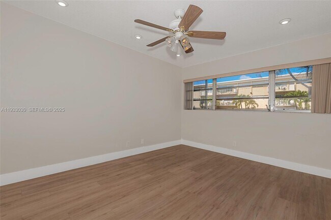 Building Photo - 16800 NE 15th Ave