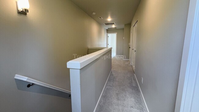 Building Photo - Modern 3-Bedroom Home!