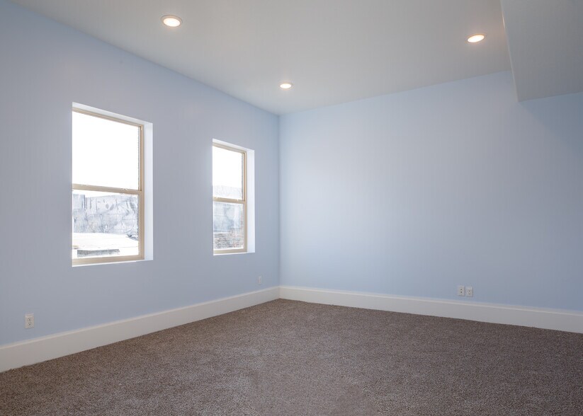 Building Photo - 299 N 200 W