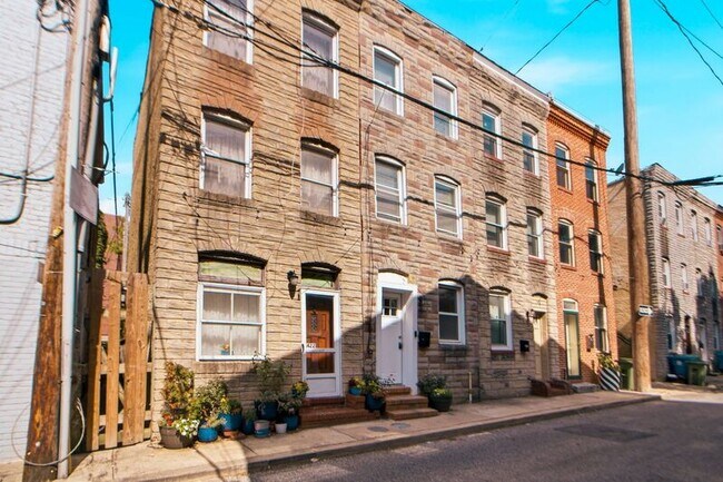 Building Photo - 420-A S Regester St