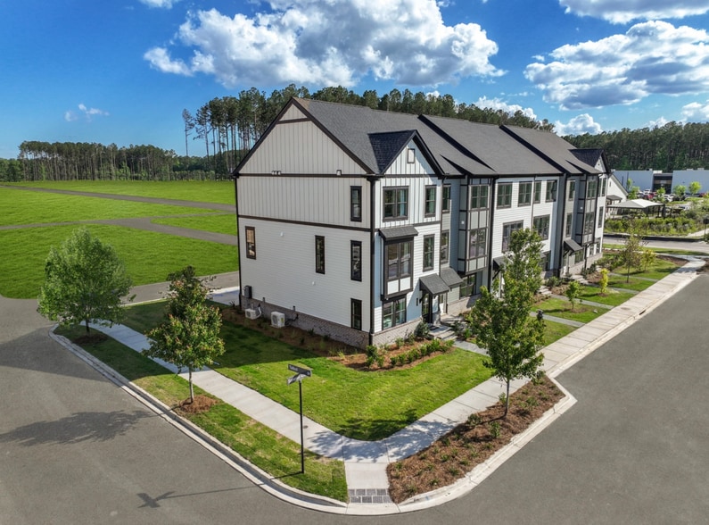 Building Photo - 421 Talbot Dr