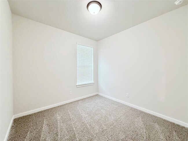 Building Photo - 133 Cintilar St