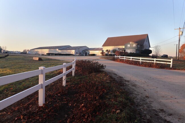 Building Photo - 174 Drew Rd