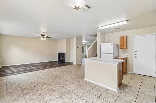 Building Photo - 407 Amberdale Oak