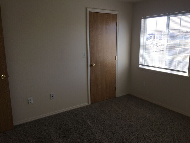 Building Photo - 1713 W Fern Dr