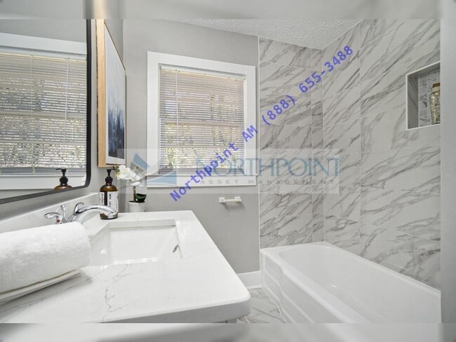 Building Photo - BR/2.5BA SFR with finished basement and back deck in NW Atlanta