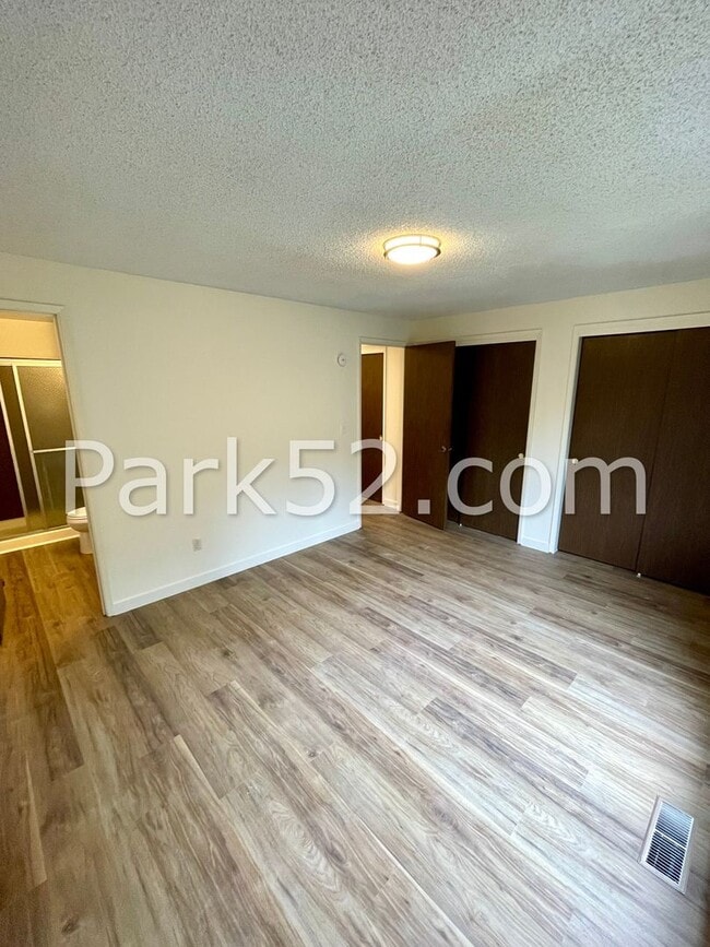 Building Photo - $500 Off First Full Month! -3 Bedroom Ramb...