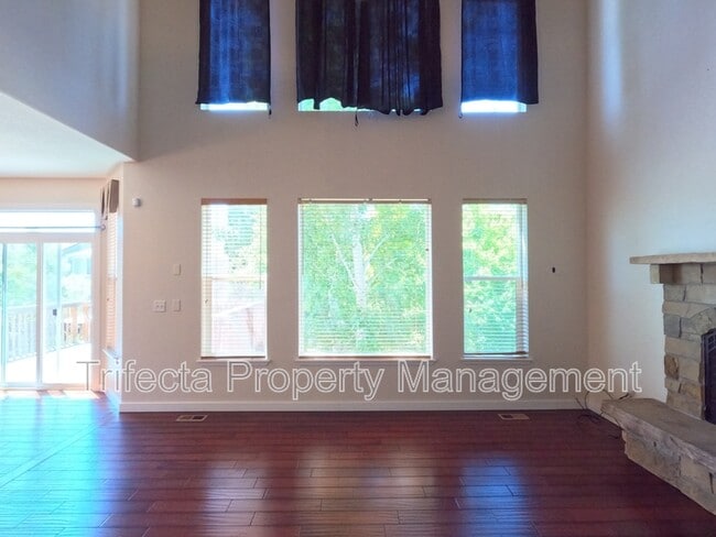 Building Photo - 2215 Harvest St