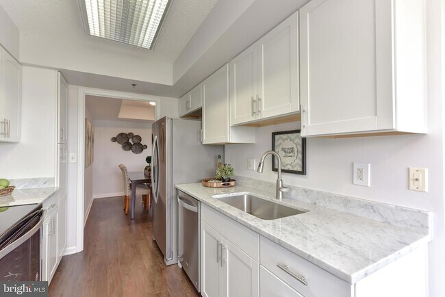 Building Photo - 2151 Jamieson Ave