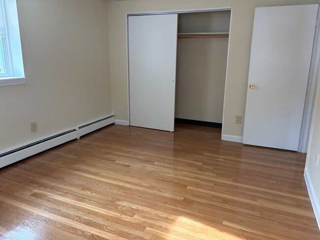 Building Photo - 1731 Highland Apartment