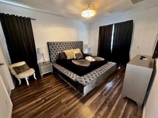 Building Photo - STUNNING Emerald Island Resort 5 bedroom 4...