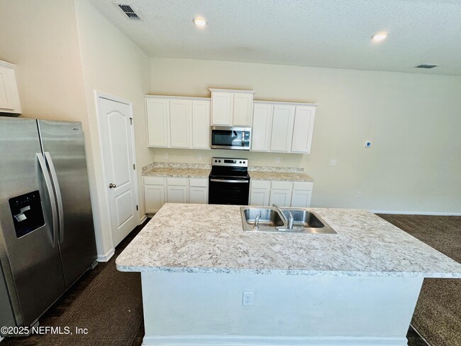 Building Photo - 8390 Meadow Walk Ln