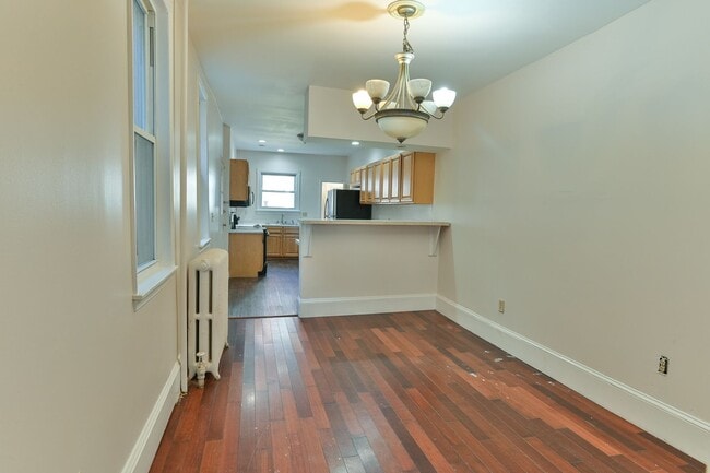 Building Photo - Charming 3 Bedroom on 2nd St