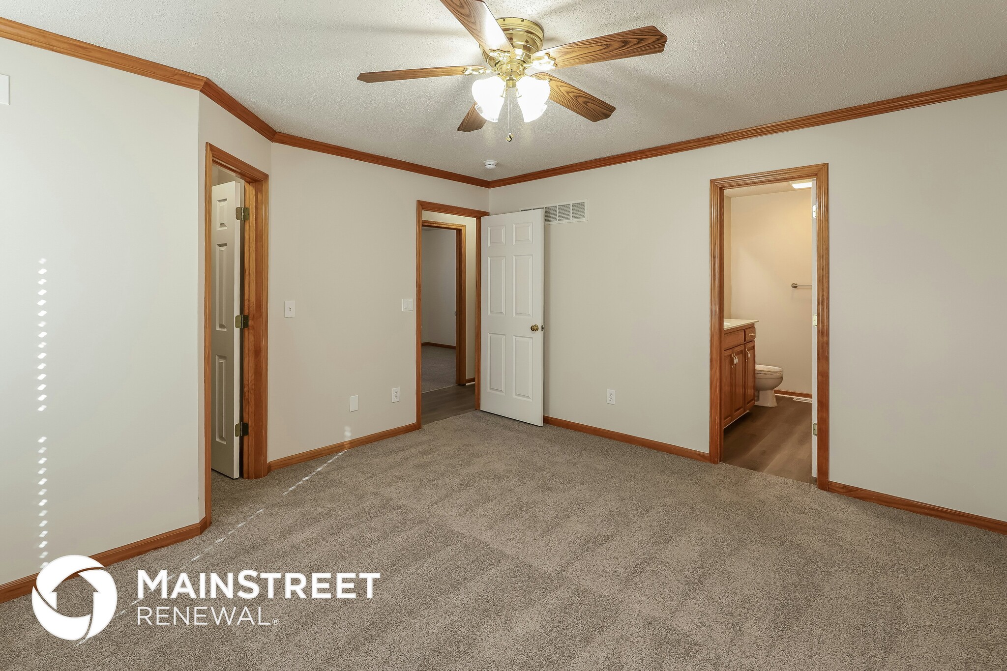 Building Photo - 309 SW Creek Ridge Drive .