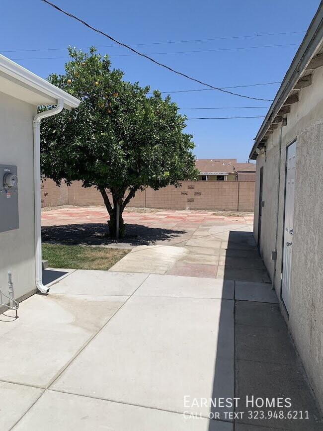 Building Photo - 8228 Laurelgrove Ave