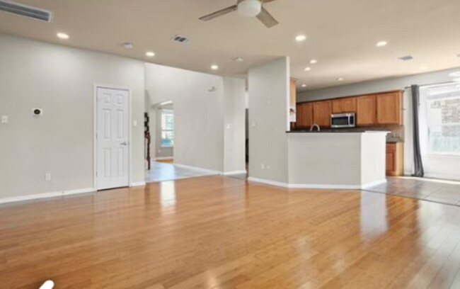 Building Photo - Stunning & Elegant Home in Forest Creek with Spacious Living & Prime Location