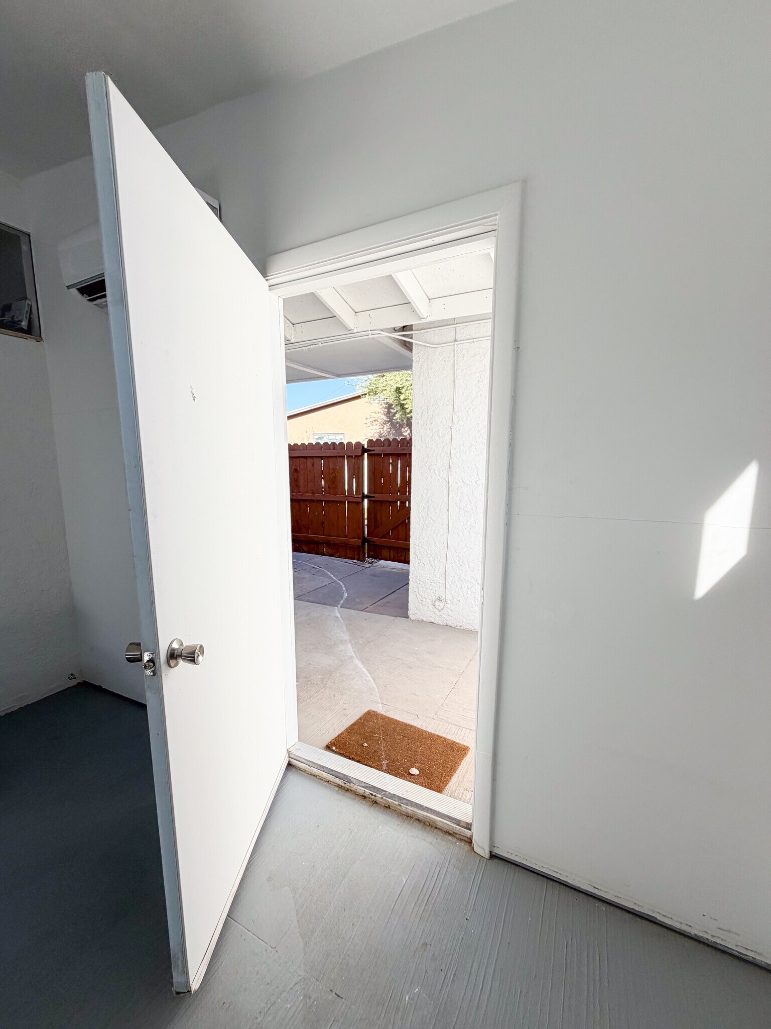 Building Photo - 925 Park Paseo