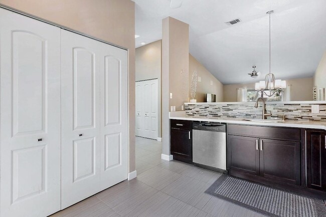 Building Photo - 13115 Belhaven Ct