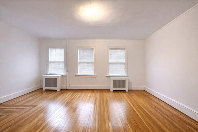 Building Photo - 2-17 Burns St