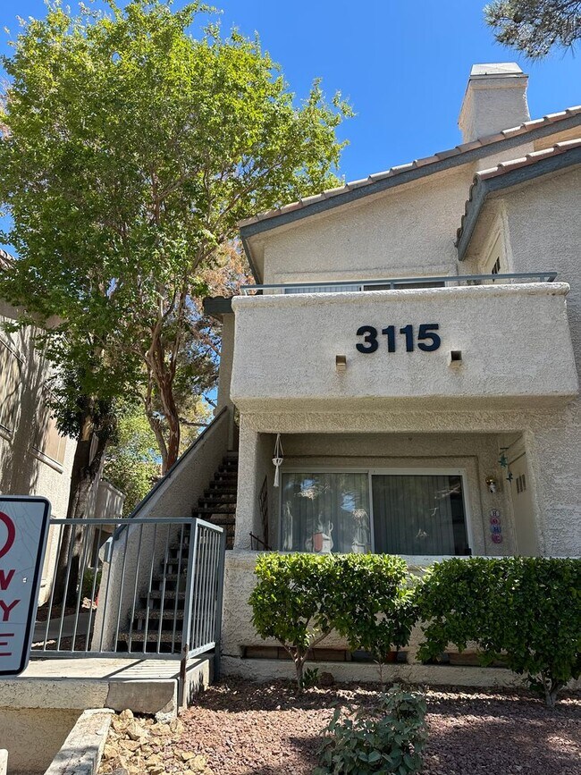Building Photo - Great 2 bedroom 2 bathroom upstairs condo!