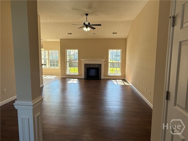 Building Photo - 107 Willow Point Cir