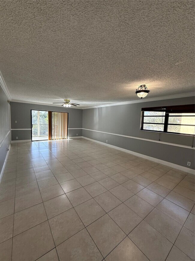 Building Photo - 2033 Coral Ridge Dr